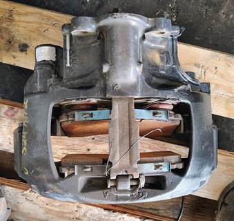 Bendix ADB22X Right Front Brake for a Kenworth T680