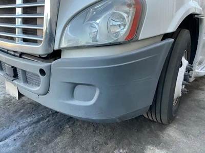 Freightliner Cascadia 113 Front Bumper