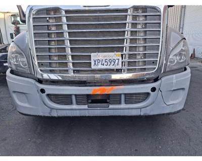 Freightliner Cascadia 125 Front Bumper