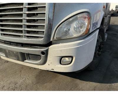 Freightliner Cascadia 125 Front Bumper for a Freightliner CASCADIA