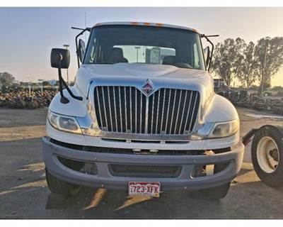International DuraStar 4400 Front Bumper