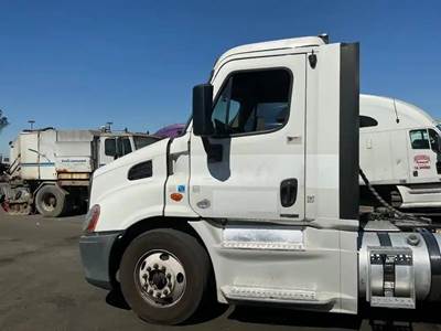 Freightliner Cascadia 113 Cab Assembly