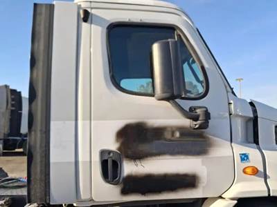 Freightliner Cascadia 113 Cab Assembly