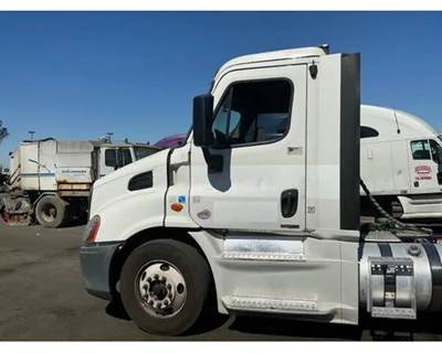 Freightliner Cascadia 113 Cab Assembly