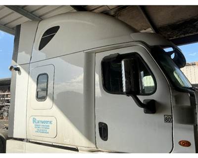 Freightliner Cascadia 113 Cab Assembly for a Freightliner CASCADIA