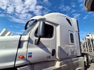 Freightliner Cascadia 125 Cab Assembly for a Freightliner CASCADIA