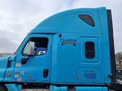 Freightliner Cascadia 125 Cab Assembly for a Freightliner CASCADIA