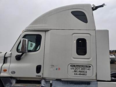 Freightliner Cascadia 125 Cab Assembly for a Freightliner CASCADIA