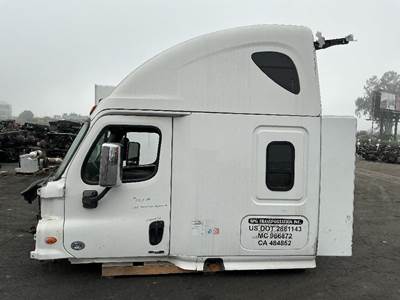 Freightliner Cascadia 125 Cab Assembly for a Freightliner CASCADIA