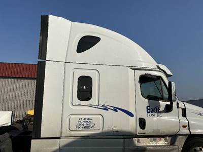 Freightliner Cascadia 125 Cab Assembly for a Freightliner CASCADIA