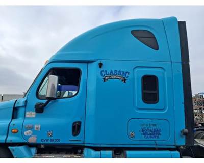 Freightliner Cascadia 125 Cab Assembly for a Freightliner CASCADIA