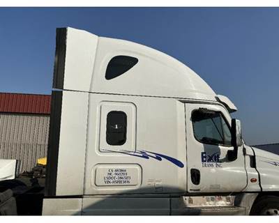 Freightliner Cascadia 125 Cab Assembly for a Freightliner CASCADIA