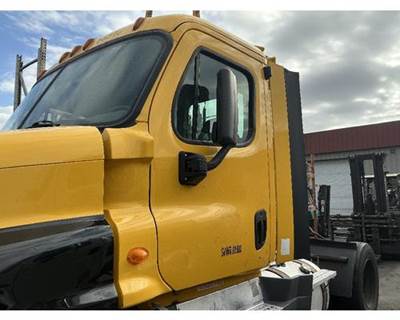 Freightliner Cascadia 125 Cab Assembly for a Freightliner CASCADIA