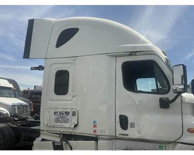 Freightliner Cascadia 125 Cab Assembly for a Freightliner CASCADIA