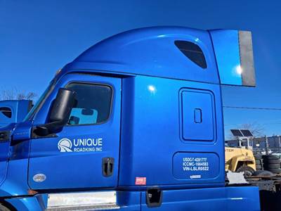Freightliner Cascadia 126 Cab Assembly for a Freightliner CASCADIA