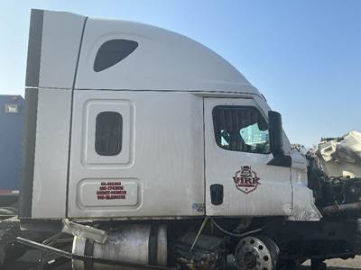 Freightliner Cascadia 126 Cab Assembly for a Freightliner CASCADIA