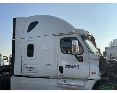 Freightliner Cascadia 126 Cab Assembly for a Freightliner Cascadia 125