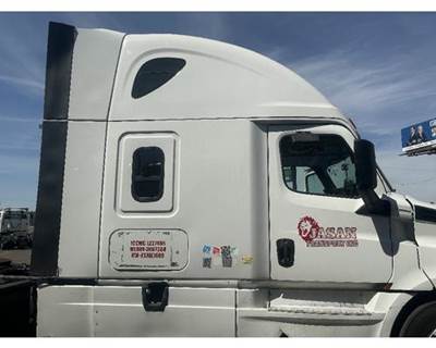 Freightliner Cascadia 126 Cab Assembly for a Freightliner CASCADIA