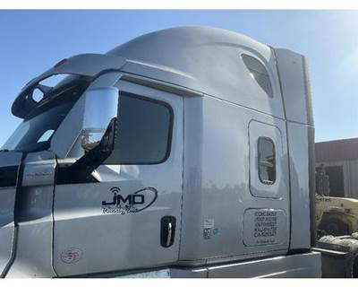 Freightliner Cascadia 126 Cab Assembly for a Freightliner CASCADIA