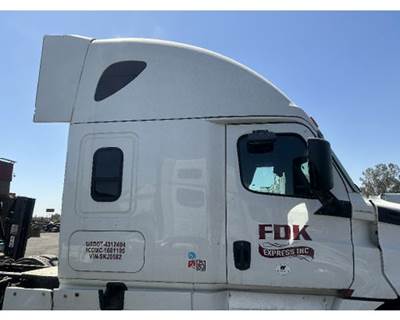 Freightliner Cascadia 126 Cab Assembly for a Freightliner CASCADIA