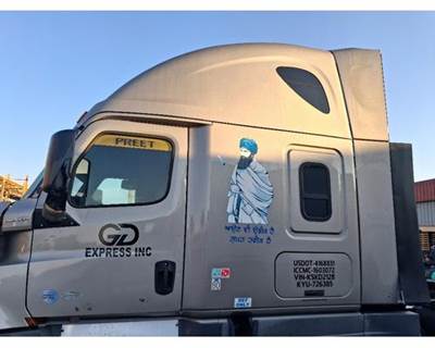 Freightliner Cascadia Cab Assembly for a Freightliner Cascadia 126