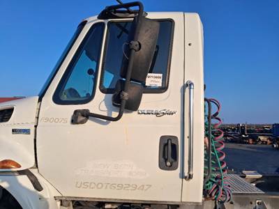 International DuraStar 4400 Cab Assembly for a International 4400