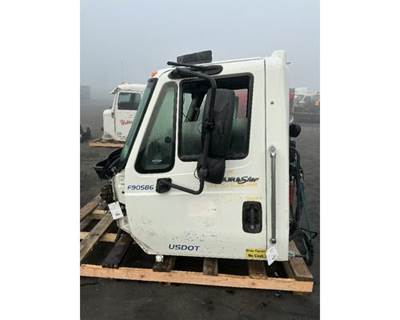 International DuraStar 4400 Cab Assembly for a International 4400