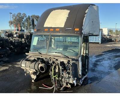 Mack CXU613T Cab Assembly