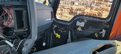 Mack Pinnacle CXU612 Cab Assembly for a Mack CXU612