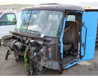 Mack Pinnacle CXU613 Cab Assembly for a Mack CXU613