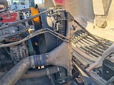 Cummins COLUMBIA Cooling Assembly for a Freightliner COLUMBIA