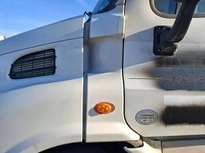 Freightliner Cascadia 113 Cowl