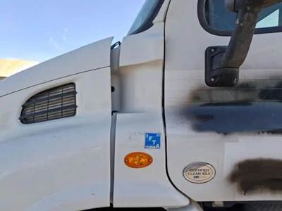 Freightliner Cascadia 113 Cowl