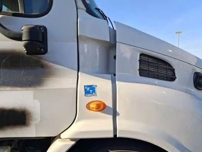 Freightliner Cascadia 113 Cowl