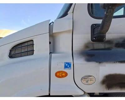 Freightliner Cascadia 113 Left Cowl