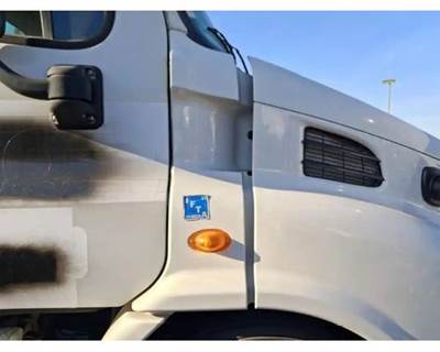 Freightliner Cascadia 113 Right Cowl