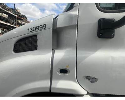 Freightliner Cascadia 113 Cowl for a Freightliner CASCADIA
