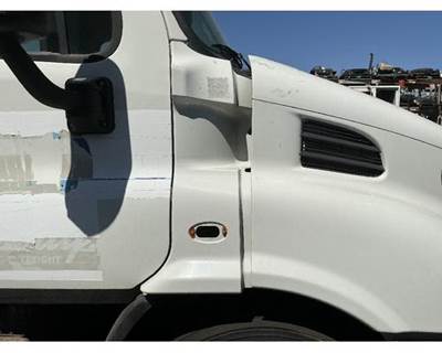 Freightliner Cascadia 113 Cowl for a Freightliner CASCADIA