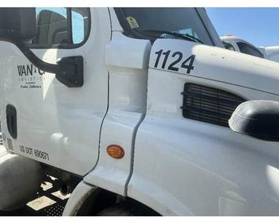 Freightliner Cascadia 113 Cowl for a Freightliner CASCADIA