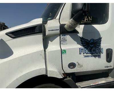 Freightliner Cascadia 116 Cowl for a Freightliner CASCADIA