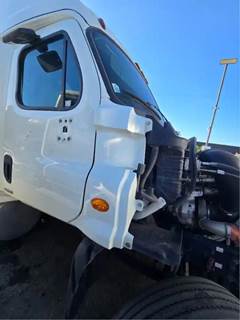 Freightliner Cascadia 125 Cowl