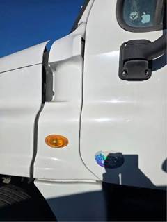 Freightliner Cascadia 125 Cowl