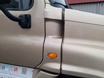 Freightliner Cascadia 125 Right Cowl for a Freightliner CASCADIA