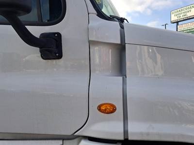 Freightliner Cascadia 125 Right Cowl for a Freightliner CASCADIA