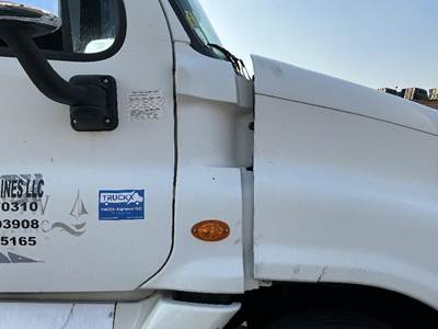 Freightliner Cascadia 125 Right Cowl for a Freightliner CASCADIA