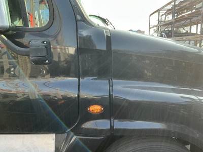 Freightliner Cascadia 125 Right Cowl for a Freightliner CASCADIA