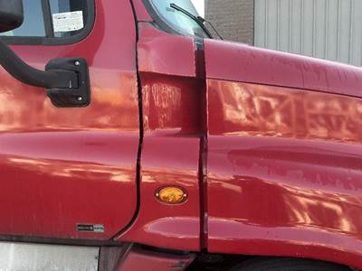 Freightliner Cascadia 125 Right Cowl for a Freightliner CASCADIA