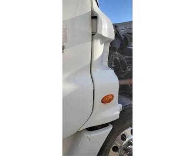 Freightliner Cascadia 125 Right Cowl