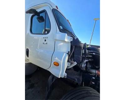 Freightliner Cascadia 125 Right Cowl