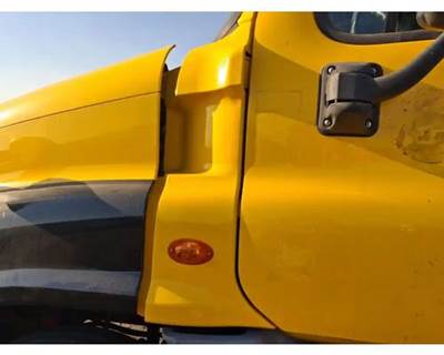 Freightliner Cascadia 125 Left Cowl